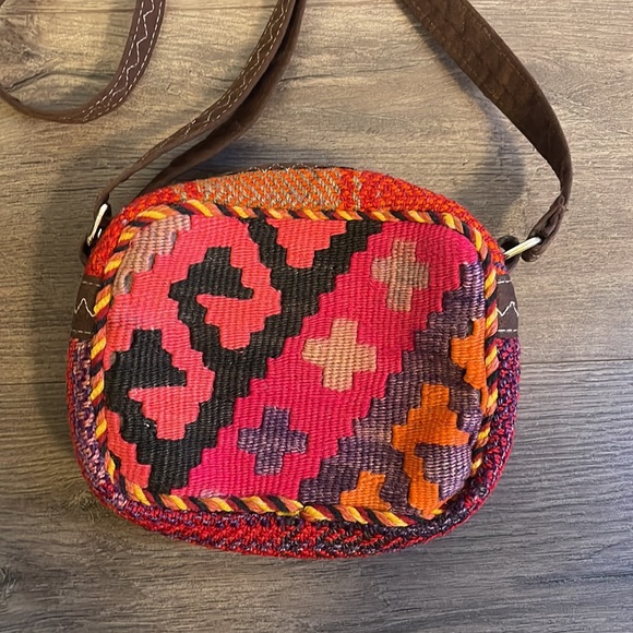 Vintage boho crossbody non brand bag. - Picture 5 of 8